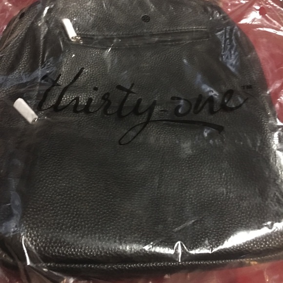 thirty-one Handbags - 31 back pack purse..... black never used